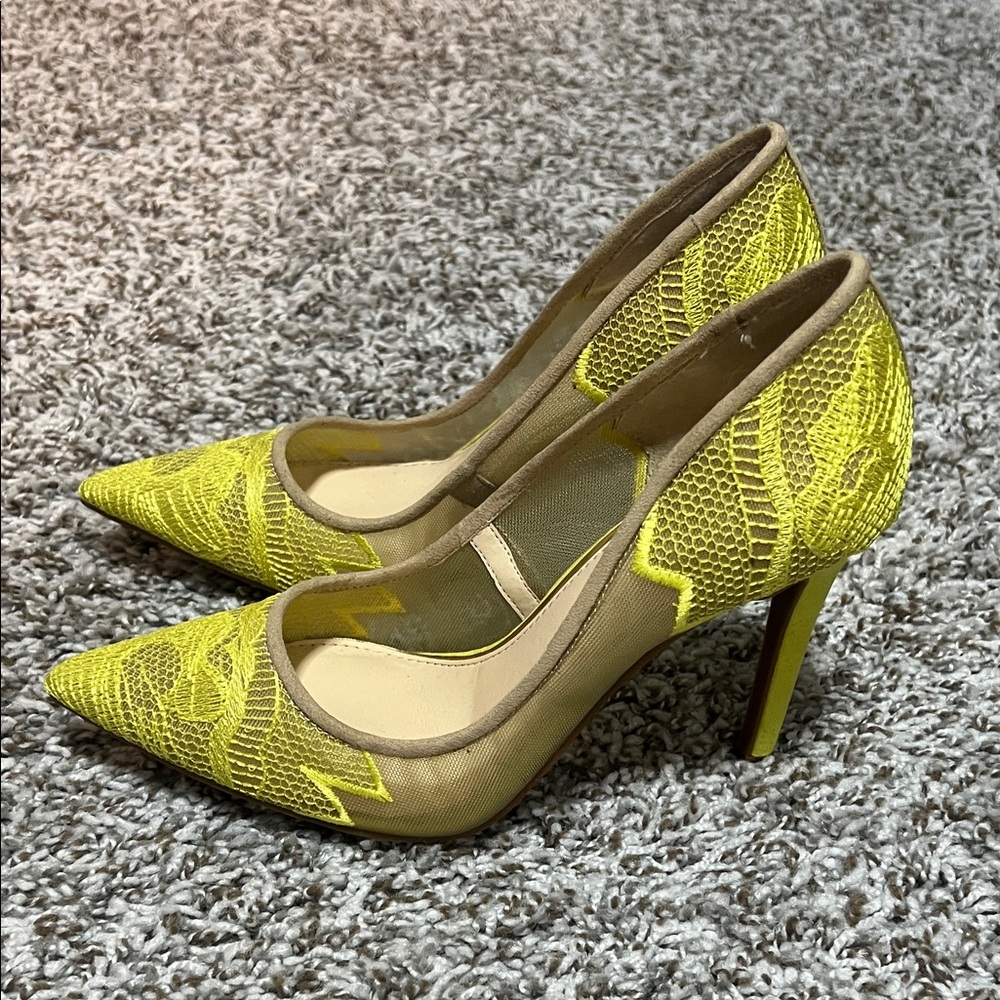 Jessica Simpson Elegant Yellow Lace Women’s Heels